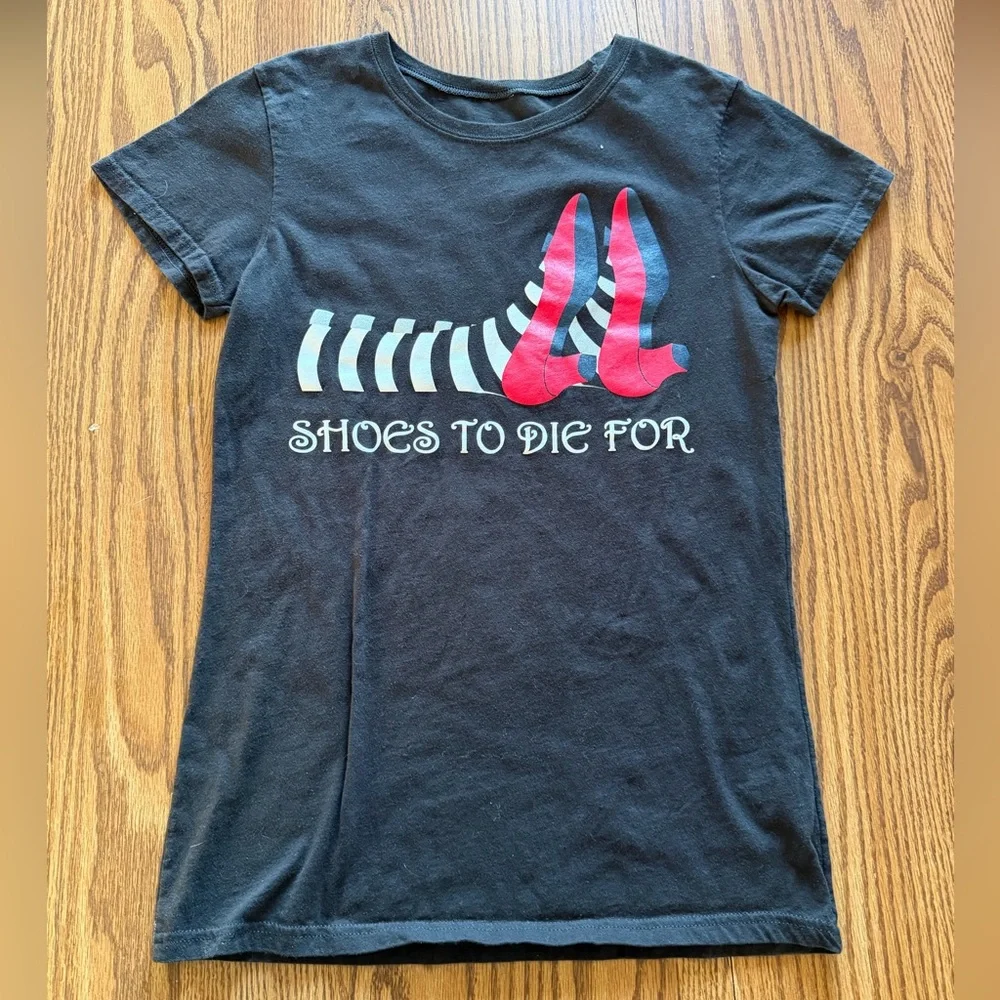 The wizard of Oz “shoes to die for” tshirt youth large - Picture 1 of 4